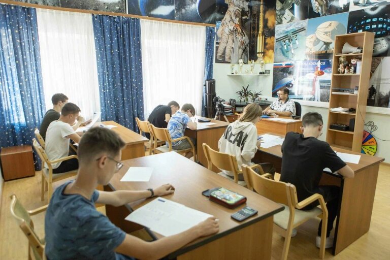 Школьники из Ленинска-Кузнецкого приняли участие в Летней олимпиадной школе Фонда Андрея Мельниченко